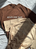 تیشرت یونیسکس باکسی never look back جنس نخ پنبه