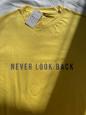 تیشرت یونیسکس باکسی never look back جنس نخ پنبه